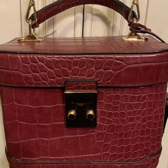 Forever 21 Faux Patent Leather Crossbody Box Burgundy & Gold Bag - Picture 2 of 6